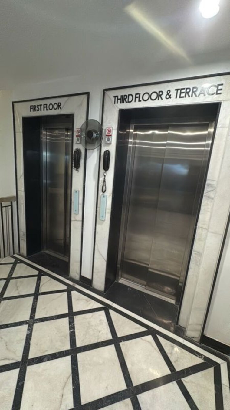 Exterior View, south extension ii 4 Bedroom 420 Sq.Yd. Builder Floor In South Extension ii Delhi 10111878