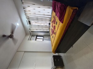 Room in 2 BHK Apartment at Lake Florence, Powai – for Rent