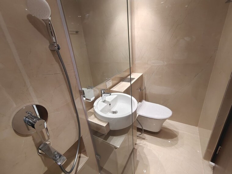 Bathroom, hiranandani-highland 1 Bedroom 377 Sq.Ft. Apartment In Powai Mumbai 10111908