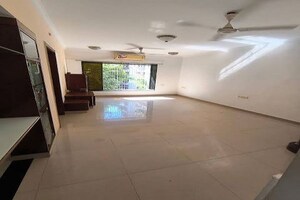 Room in 2 BHK Apartment at Bandra West – for Rent