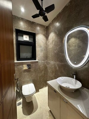 Bathroom in 3 BHK Builder Floor at BPTP Green Oaks, Sector 70a – for Sale