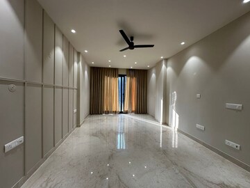 Building Lobby in 3 BHK Builder Floor at BPTP Green Oaks, Sector 70a – for Sale