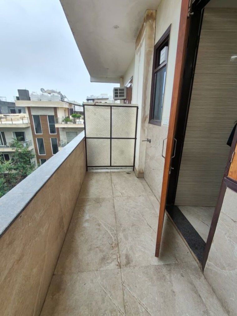 Balcony, emaar-gurgaon-greens 3 Bedroom 1650 Sq.Ft. Builder Floor In Sector 102 Gurgaon 10111911