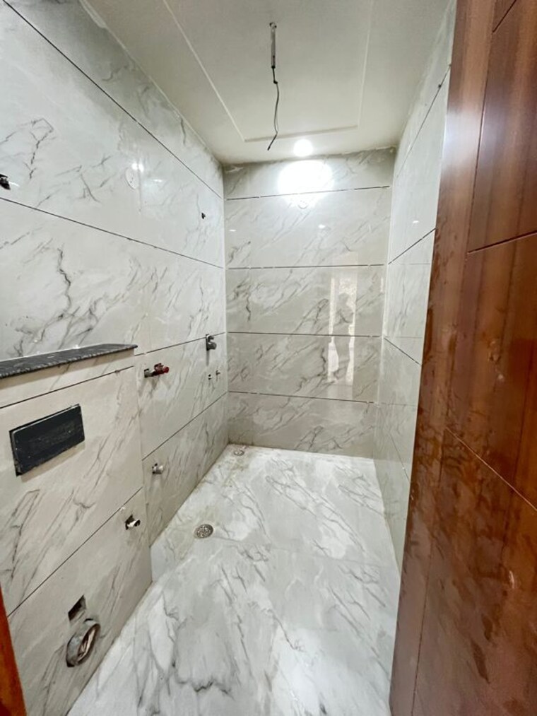 Bathroom, sector 85 3 Bedroom 180 Sq.Yd. Builder Floor In Sector 85 Faridabad 10112052