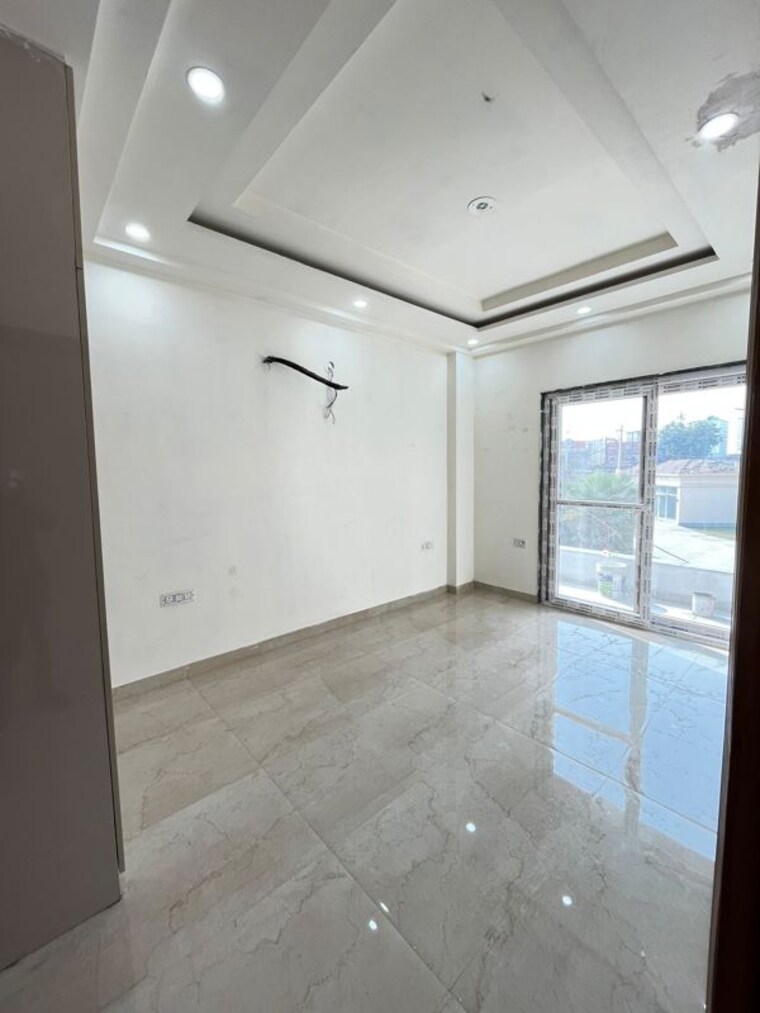 Room, sector 85 3 Bedroom 180 Sq.Yd. Builder Floor In Sector 85 Faridabad 10112052