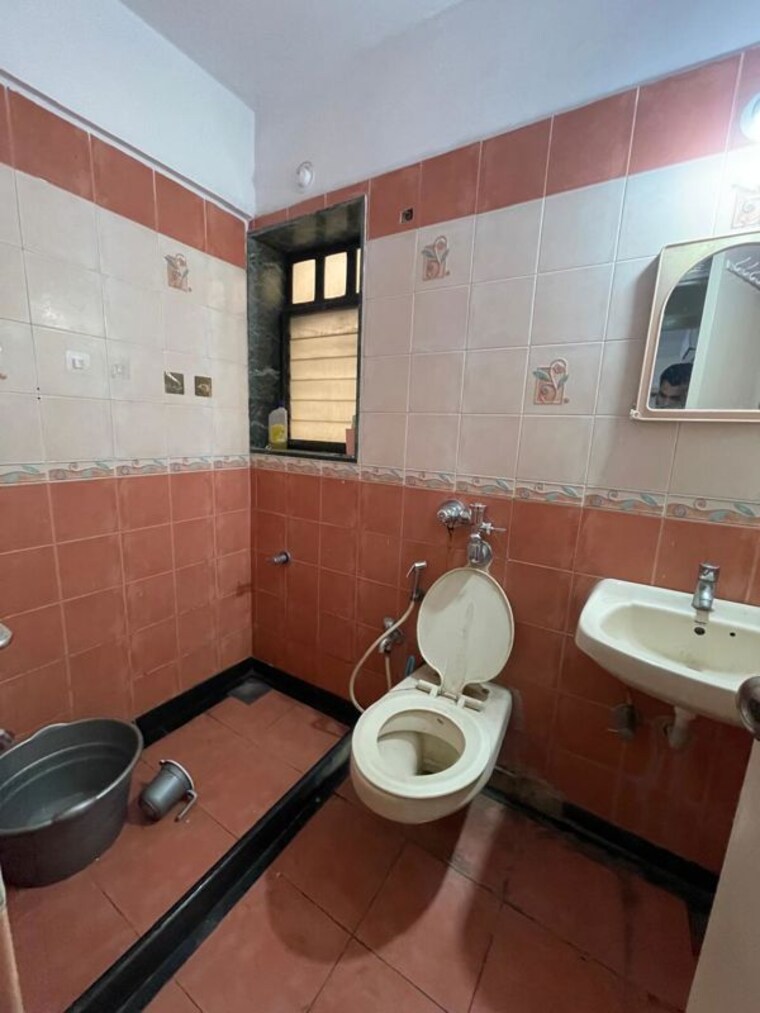 Bathroom, manavsthal-heights 2 Bedroom 650 Sq.Ft. Apartment In Andheri East Mumbai 10112053