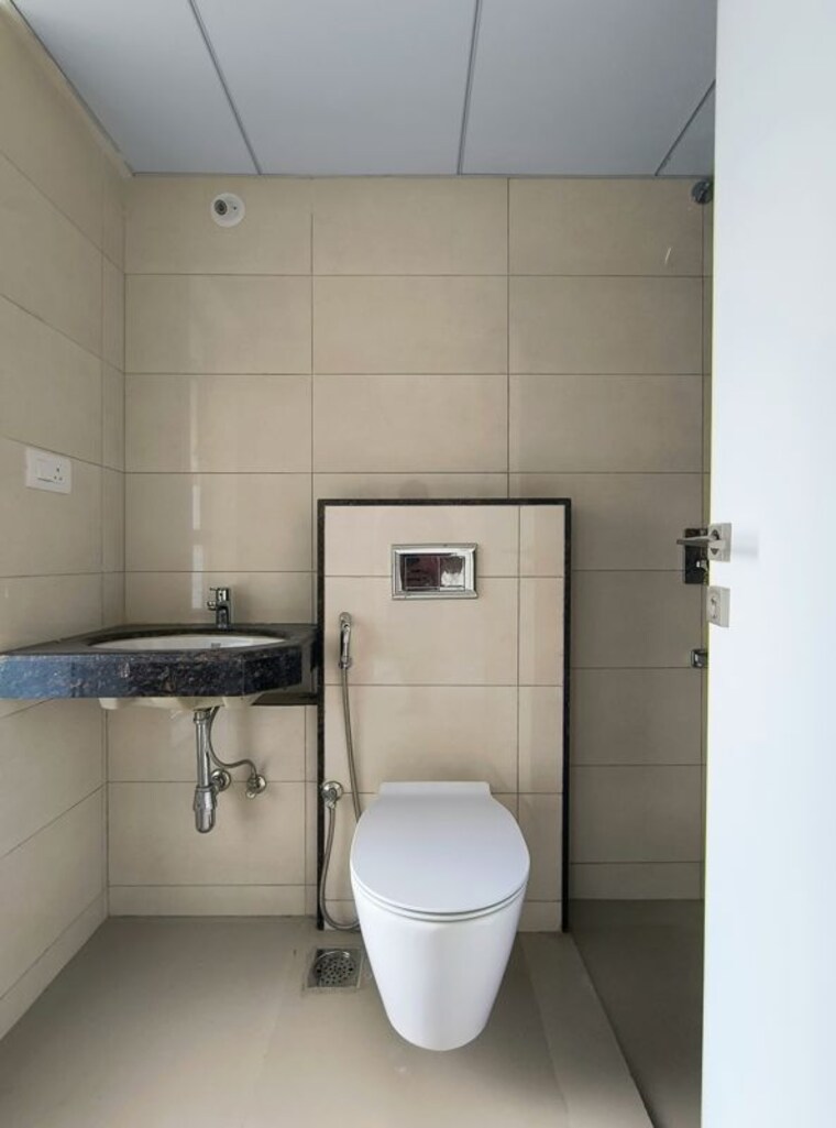 Bathroom, godrej-park-ridge 2 Bedroom 750 Sq.Ft. Apartment In Manjari Pune 10111947