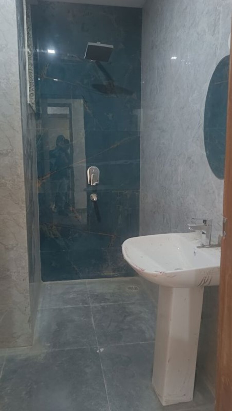 Bathroom, klj-greens 2 Bedroom 964 Sq.Ft. Apartment In Sector 77 Faridabad 10112062