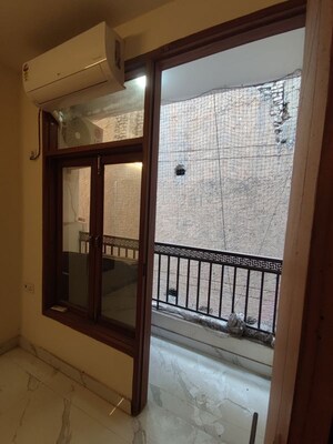 Room in 2 BHK Apartment at Saket – for Rent