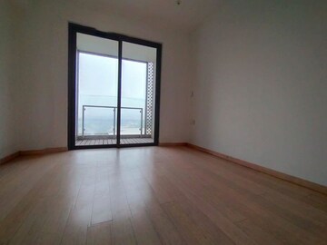 Room in 3 BHK Apartment at Lodha Estrella, Wadala – for Rent