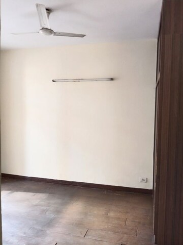 Room in 3 BHK Apartment at Mahagun Mywoods, Sector 16c Greater Noida – for Rent