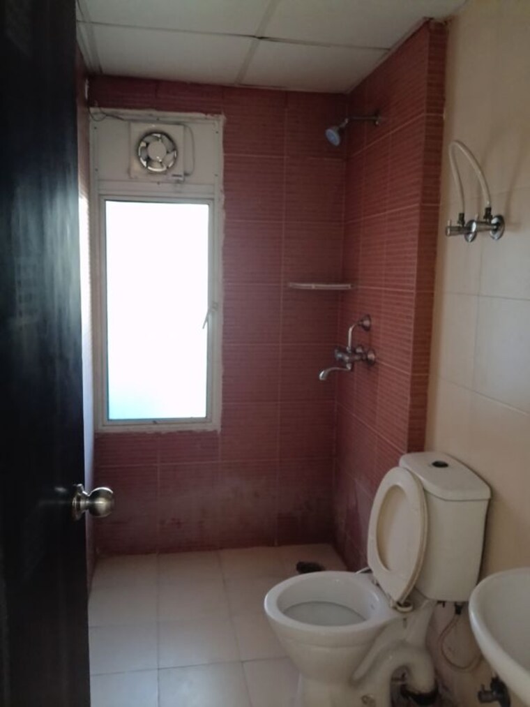 Bathroom, mahagun-mywoods 3 Bedroom 1235 Sq.Ft. Apartment In Sector 16c Greater Noida Greater Noida 10112203