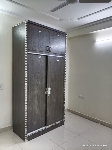 Room in 3 BHK Builder Floor at Vasant Kunj – for Rent