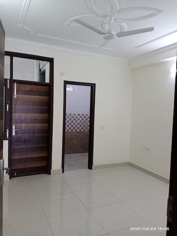 Room in 3 BHK Builder Floor at Vasant Kunj – for Rent