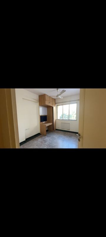 Room in 3 BHK Apartment at Hiranandani Estate Spring Hill, Ghodbunder Road – for Sale