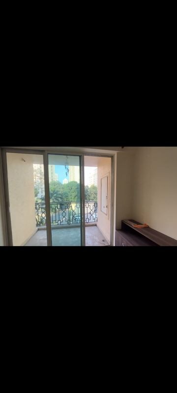 Room in 3 BHK Apartment at Hiranandani Estate Spring Hill, Ghodbunder Road – for Sale