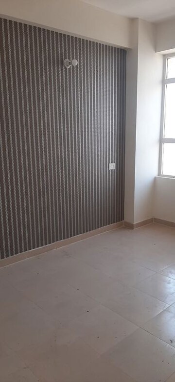 Room in 3 BHK Apartment at Auric City Homes, Sector 82 – for Sale