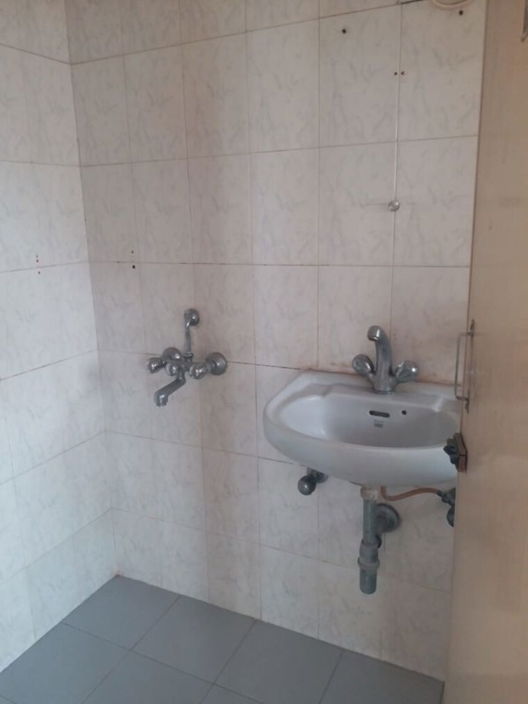 Bathroom, chembur 2 Bedroom 780 Sq.Ft. Apartment In Chembur Mumbai 10112353