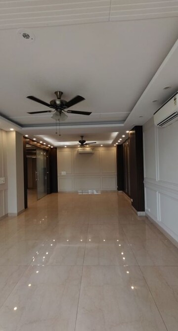 Room in 3 BHK Builder Floor at SS Mayfield Gardens, Sector 51 – for Sale