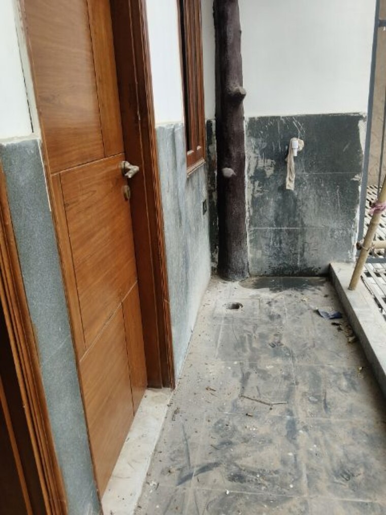 Balcony, sector 73 2 Bedroom 1100 Sq.Ft. Builder Floor In Sector 73 Noida 10112531