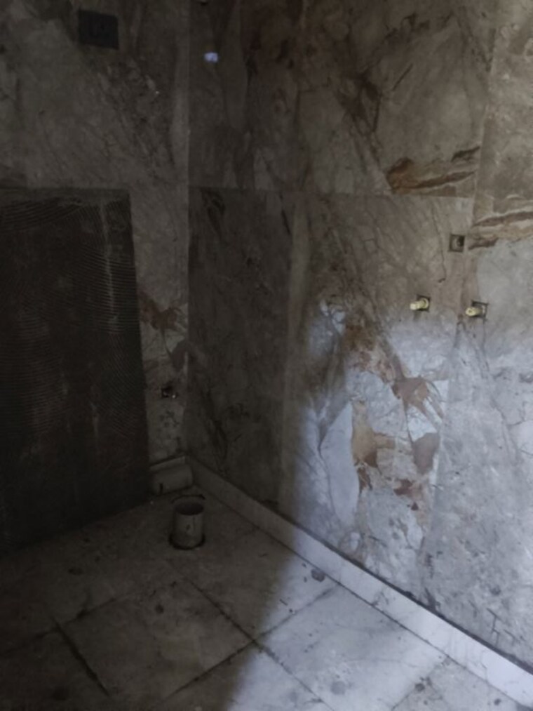 Bathroom, sector 73 2 Bedroom 1100 Sq.Ft. Builder Floor In Sector 73 Noida 10112531