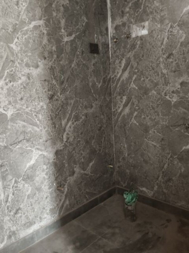 Bathroom, sector 73 2 Bedroom 1100 Sq.Ft. Builder Floor In Sector 73 Noida 10112531