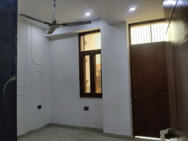 Other, sector 73 2 Bedroom 1100 Sq.Ft. Builder Floor In Sector 73 Noida 10112531
