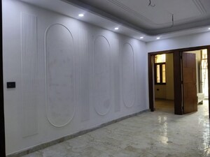 Room in 2 BHK Builder Floor at Sector 73 – for Sale