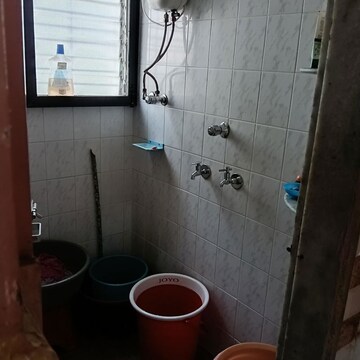 Bathroom in 1 BHK Builder Floor at Airoli Sector 20 – for Rent