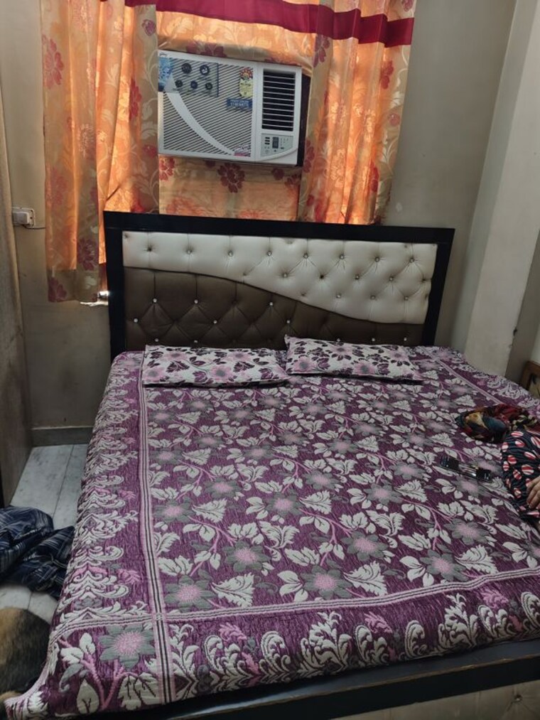 Bedroom, west patel nagar 1 Bedroom 65 Sq.Yd. Builder Floor In West Patel Nagar Delhi 10112414