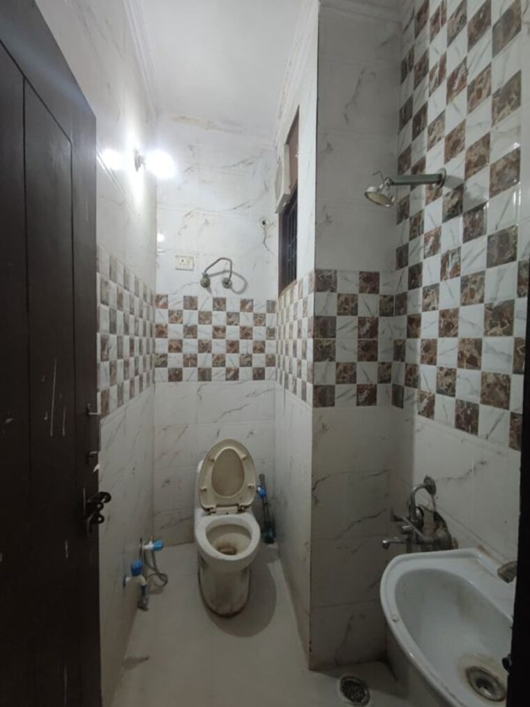 Bathroom, saket 2 Bedroom 1150 Sq.Ft. Apartment In Saket Delhi 10112652