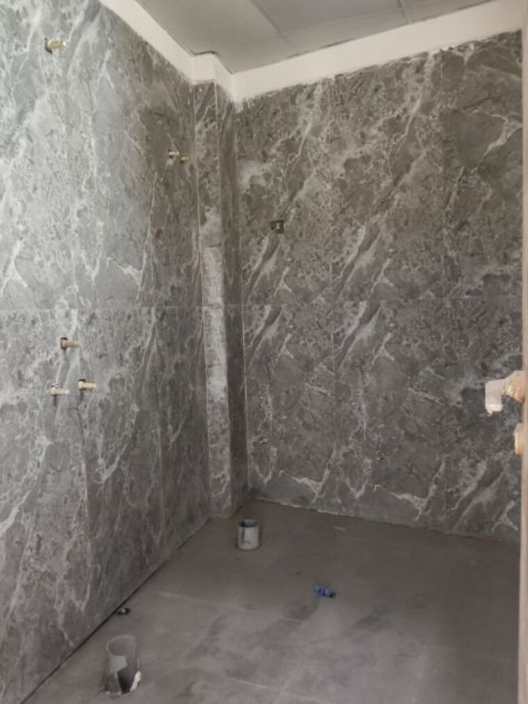 Bathroom, sector 73 2 Bedroom 1100 Sq.Ft. Builder Floor In Sector 73 Noida 10112734