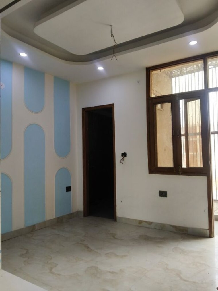 Room, sector 73 2 Bedroom 1100 Sq.Ft. Builder Floor In Sector 73 Noida 10112734