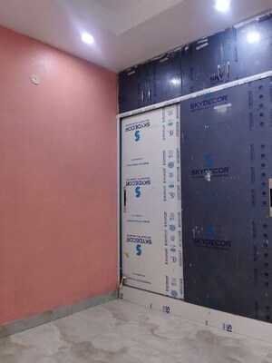 Room in 2 BHK Builder Floor at Sector 73 – for Sale