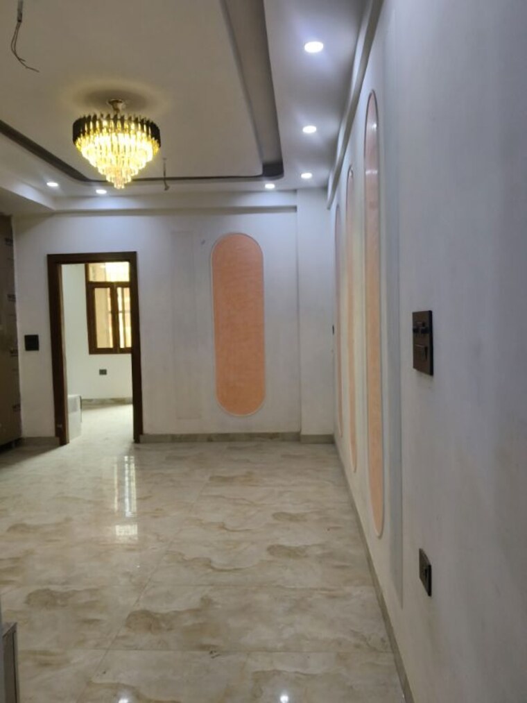 Room, sector 73 2 Bedroom 1100 Sq.Ft. Builder Floor In Sector 73 Noida 10112734