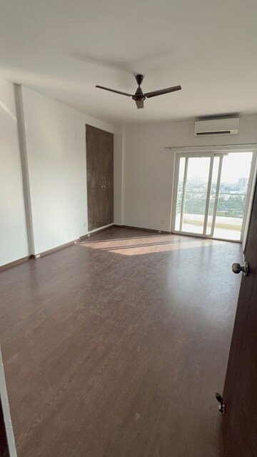 Room in 3 BHK Apartment at Spaze Privy AT4, Sector 84 – for Rent