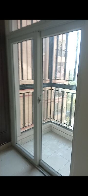 Balcony in 2.5 BHK Apartment at Amrapali Princely Estate, Sector 76 – for Rent