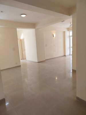 Room in 3 BHK Apartment at Trishla City, Patiala Road – for Rent