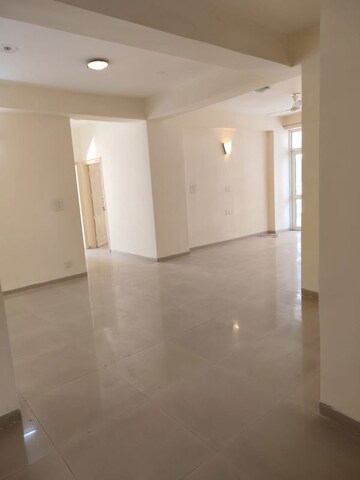 Room in 3 BHK Apartment at Trishla City, Patiala Road – for Rent