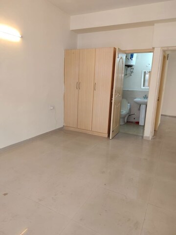 Room in 3 BHK Apartment at Trishla City, Patiala Road – for Rent