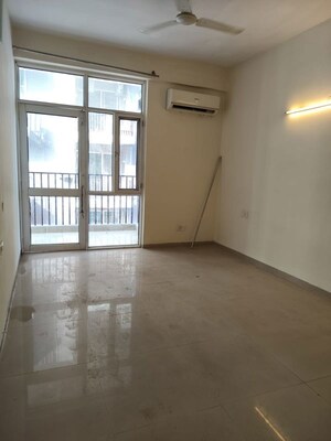 Room in 3 BHK Apartment at Trishla City, Patiala Road – for Rent