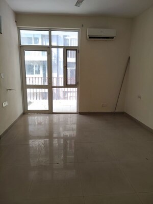 Room in 3 BHK Apartment at Trishla City, Patiala Road – for Rent