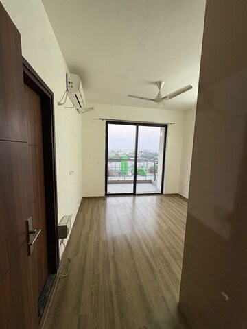 Room in 2.5 BHK Apartment at Godrej Icon, Sector 88a – for Rent