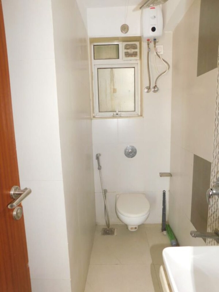 Bathroom, lk-umang-heights 2 Bedroom 1000 Sq.Ft. Apartment In Andheri West Mumbai 9184106