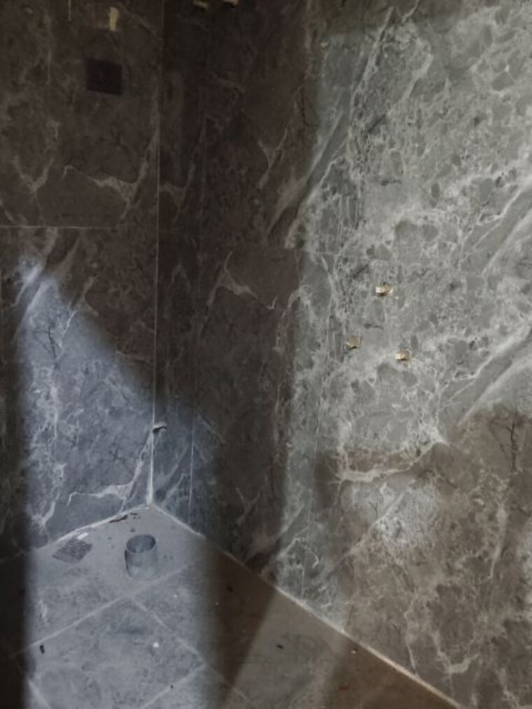 Bathroom, sector 73 3 Bedroom 1400 Sq.Ft. Builder Floor In Sector 73 Noida 10113059