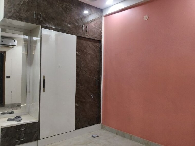 Room, sector 73 3 Bedroom 1400 Sq.Ft. Builder Floor In Sector 73 Noida 10113059