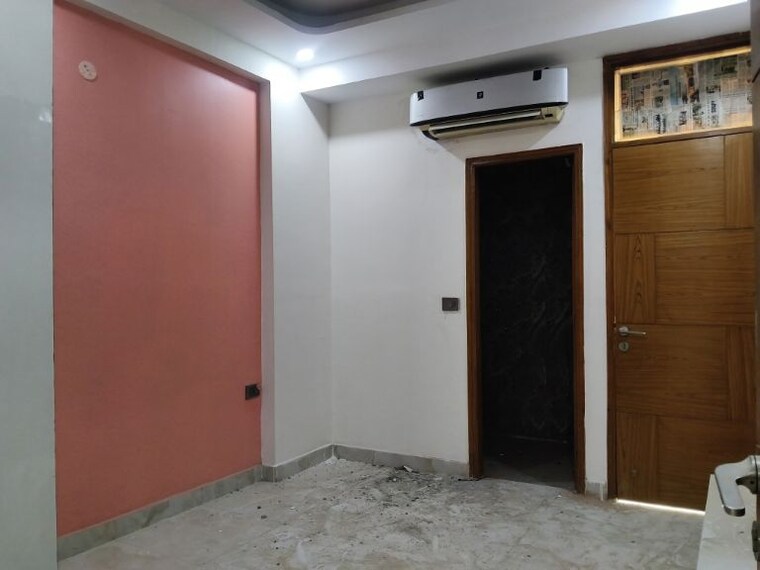 Room, sector 73 3 Bedroom 1400 Sq.Ft. Builder Floor In Sector 73 Noida 10113059