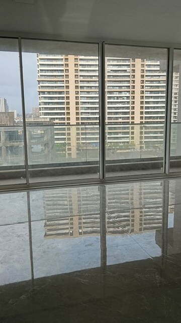 Room in 3 BHK Apartment at Andheri West – for Rent