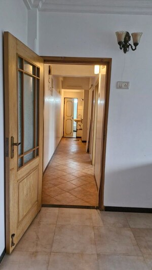 Room in 1 BHK Apartment at Gold Crown, Andheri West – for Sale