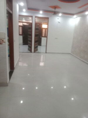 Room in 4 BHK Builder Floor at Vipin Garden – for Rent